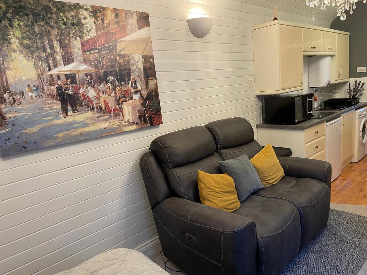 Ferienwohnung Cosy Cabin By The Seaside With Hot Tub Birchington-on-Sea Exterior foto