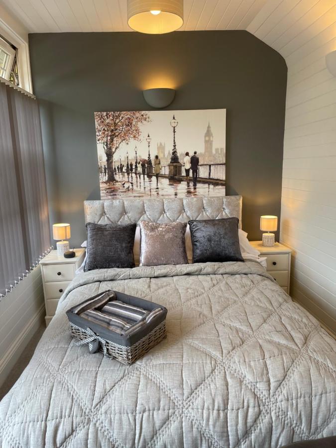 Ferienwohnung Cosy Cabin By The Seaside With Hot Tub Birchington-on-Sea Exterior foto